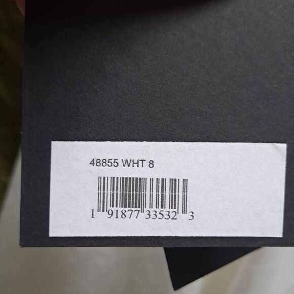 Elegant White V-Neck Gown - Picture 10 of 12